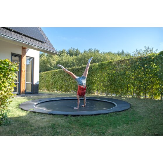 EXIT Dynamic ground level sports trampoline ø427cm - black